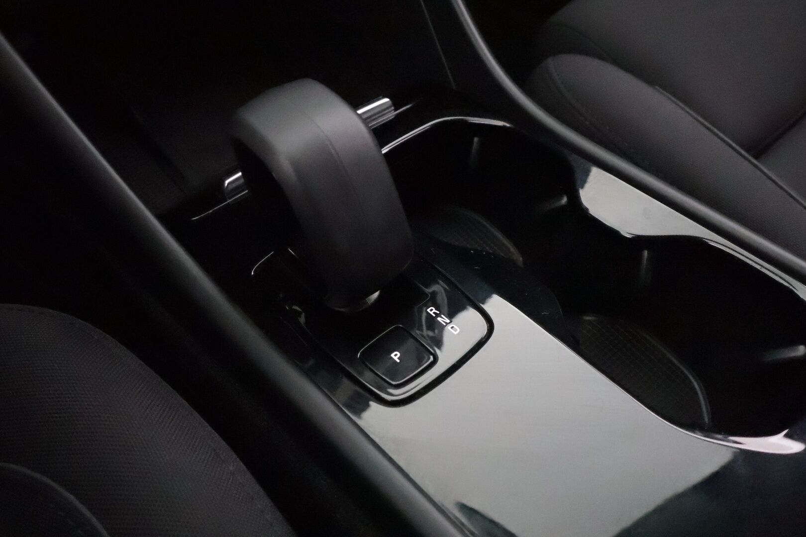 Volvo XC40 2023 Recharge Twin Plus aut - | ILP | ACC | P.kamera | LED | Sporttipenkki Muistilla | Navi | Kaistavahti | Katveavustin | Keyless | 1-om Suomi-auto | 2x Latauskaapelit | Kahdet renkaat | Merkkihuollot |