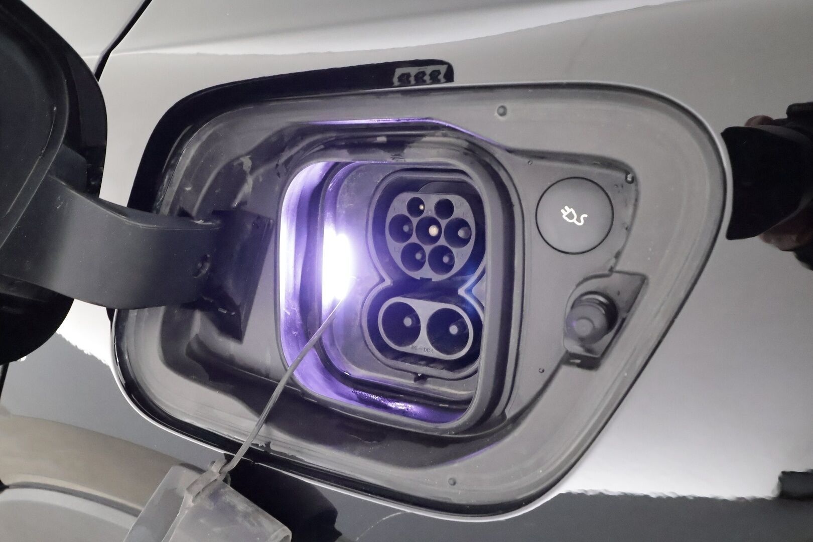 Volvo XC40 2023 Recharge Twin Plus aut - | ILP | ACC | P.kamera | LED | Sporttipenkki Muistilla | Navi | Kaistavahti | Katveavustin | Keyless | 1-om Suomi-auto | 2x Latauskaapelit | Kahdet renkaat | Merkkihuollot |