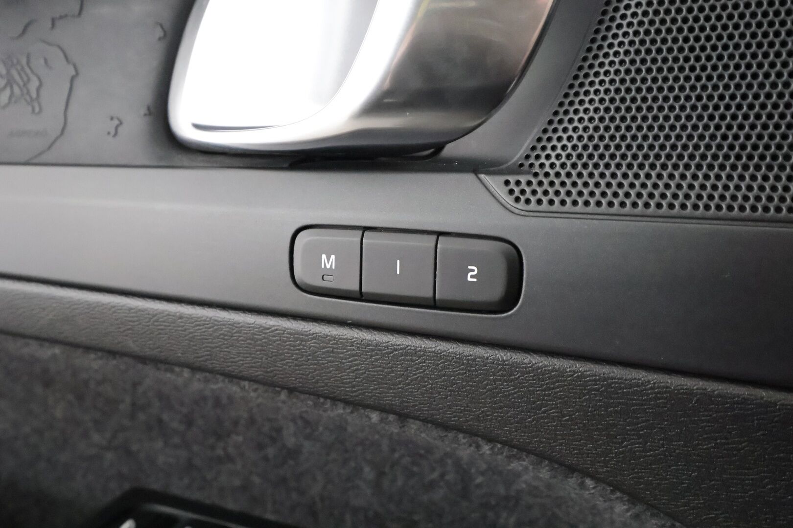 Volvo XC40 2023 Recharge Twin Plus aut - | ILP | ACC | P.kamera | LED | Sporttipenkki Muistilla | Navi | Kaistavahti | Katveavustin | Keyless | 1-om Suomi-auto | 2x Latauskaapelit | Kahdet renkaat | Merkkihuollot |