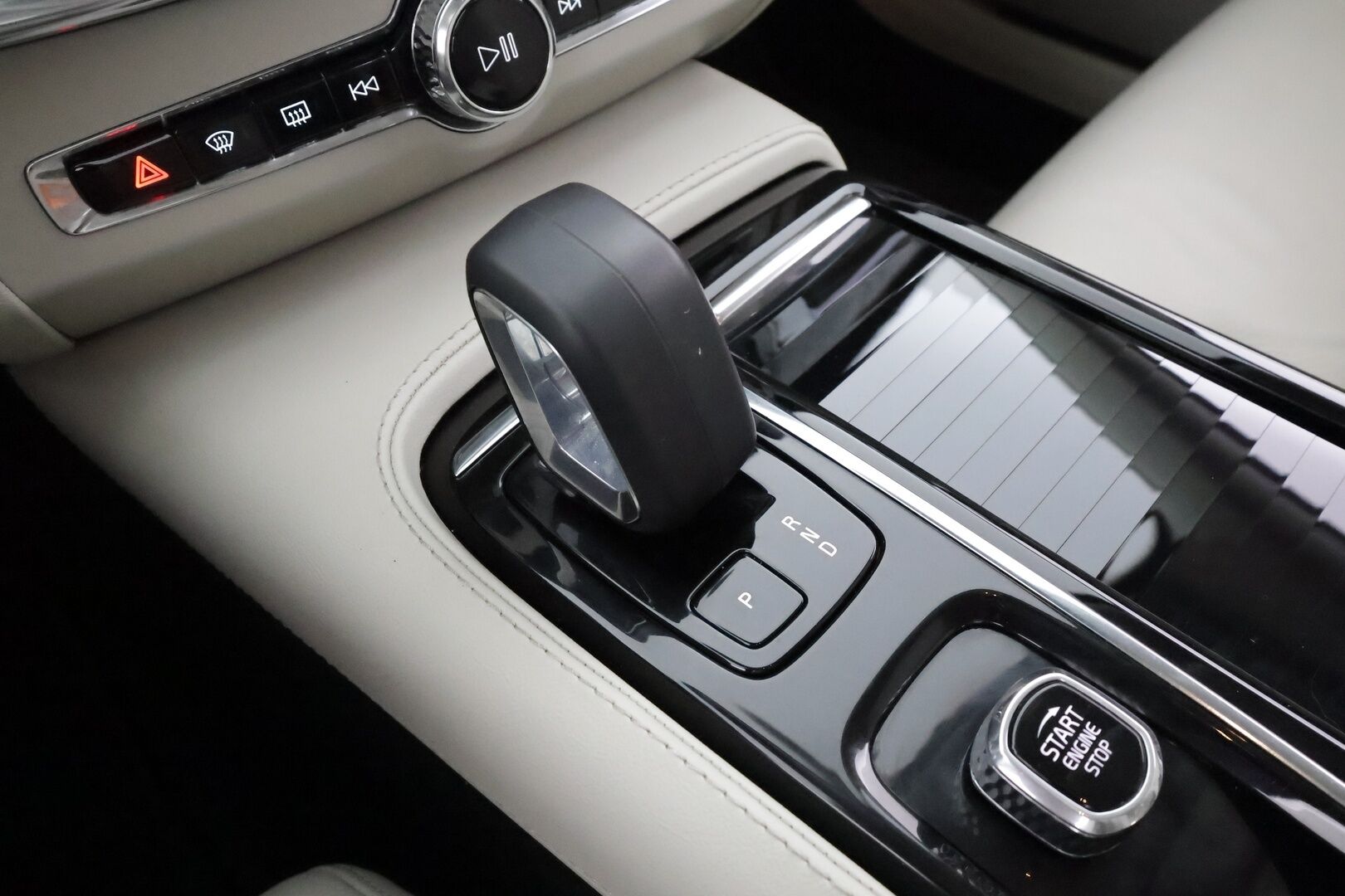 Volvo V90 2023 T6 AWD Long Range Plus Bright aut * ACC / Koukku / Full-LED / P.Kamera / Sportnahat Muistilla / Navi / Kaistavahti * - 1-om Suomi-auto / Akku kuntotarkastettu / Kahdet renkaat aluvanteilla / Merkkihuollot