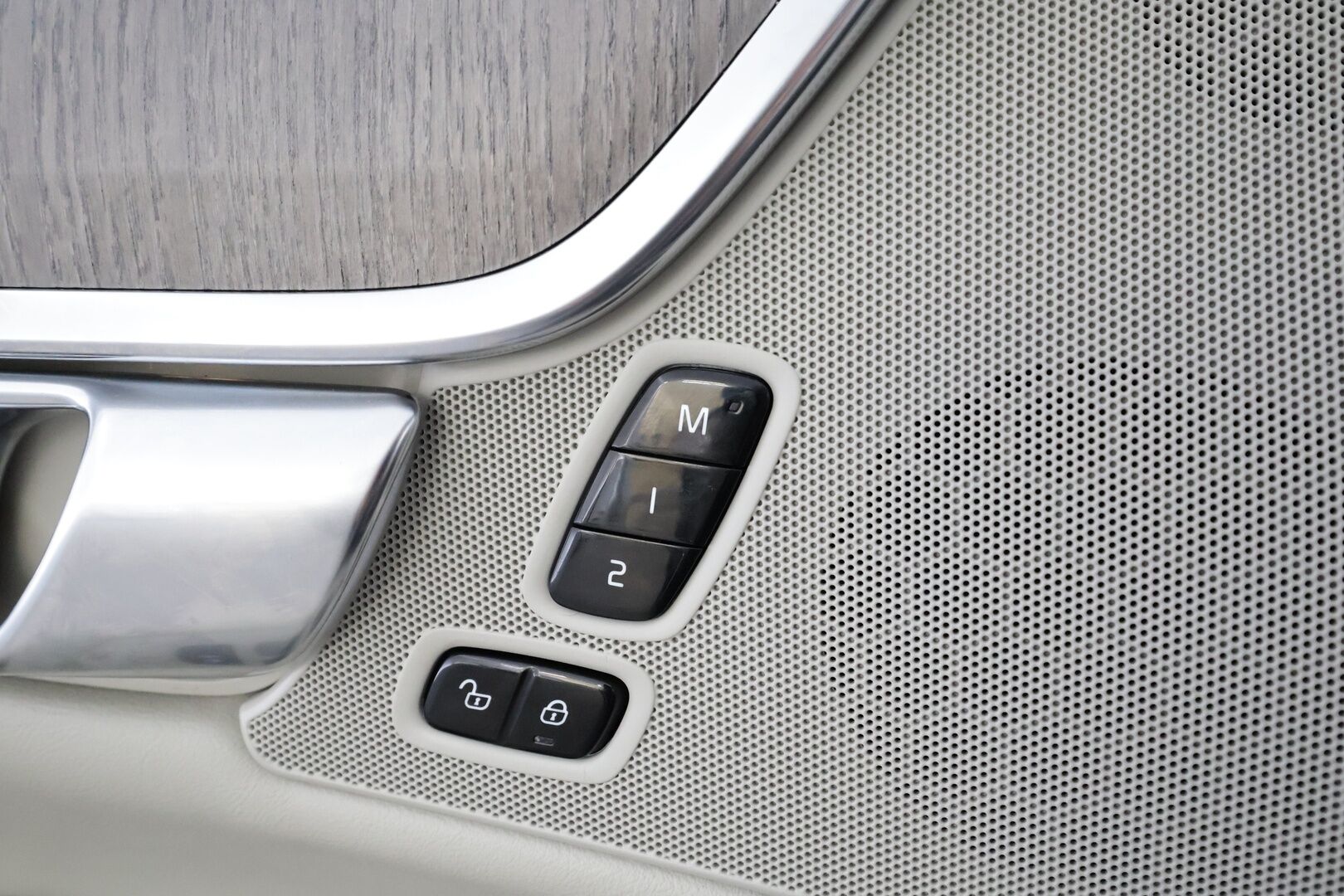 Volvo V90 2023 T6 AWD Long Range Plus Bright aut * ACC / Koukku / Full-LED / P.Kamera / Sportnahat Muistilla / Navi / Kaistavahti * - 1-om Suomi-auto / Akku kuntotarkastettu / Kahdet renkaat aluvanteilla / Merkkihuollot