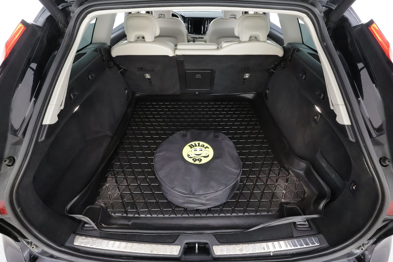 Volvo V90 2023 T6 AWD Long Range Plus Bright aut * ACC / Koukku / Full-LED / P.Kamera / Sportnahat Muistilla / Navi / Kaistavahti * - 1-om Suomi-auto / Akku kuntotarkastettu / Kahdet renkaat aluvanteilla / Merkkihuollot