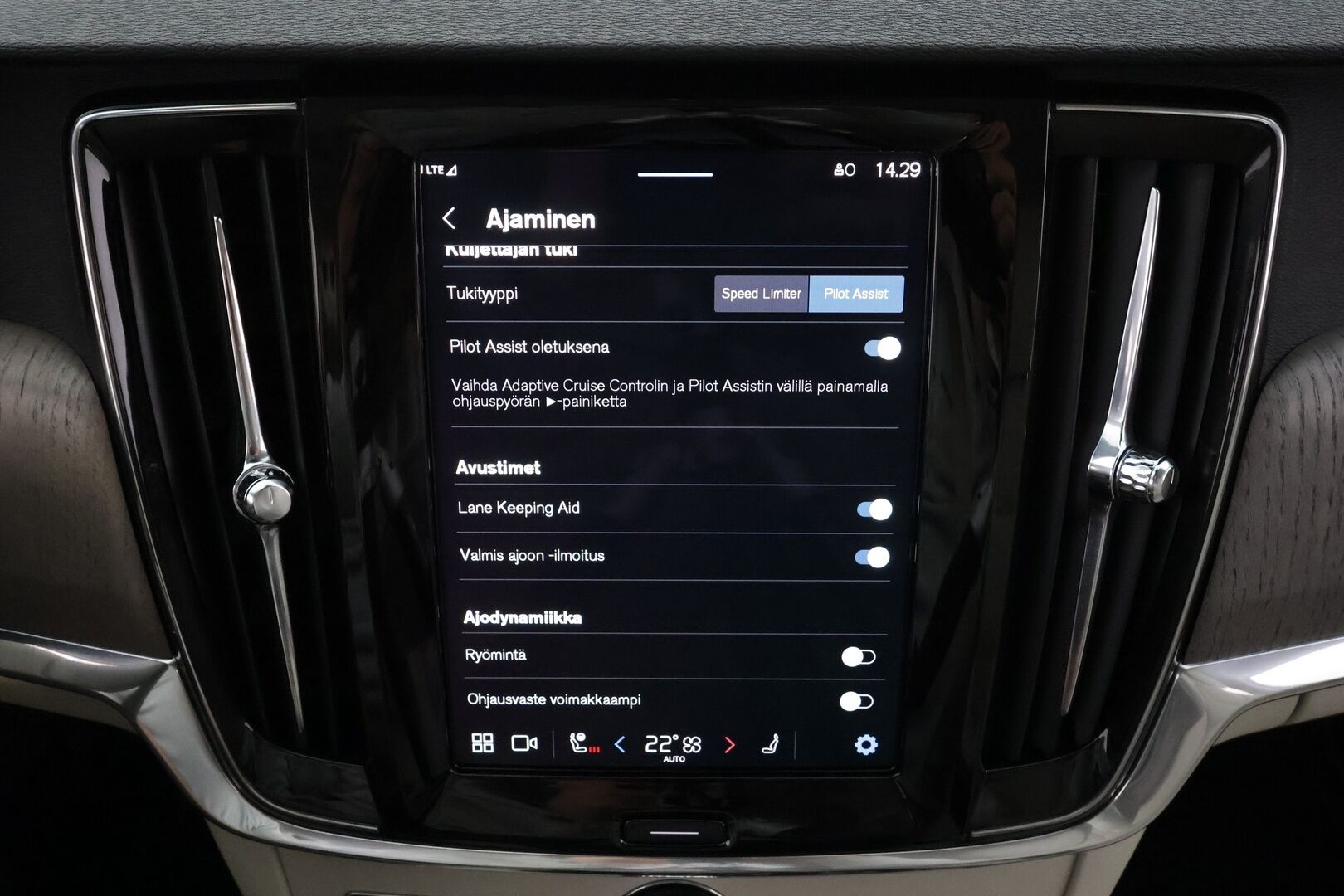 Volvo V90 2023 T6 AWD Long Range Plus Bright aut * ACC / Koukku / Full-LED / P.Kamera / Sportnahat Muistilla / Navi / Kaistavahti * - 1-om Suomi-auto / Akku kuntotarkastettu / Kahdet renkaat aluvanteilla / Merkkihuollot