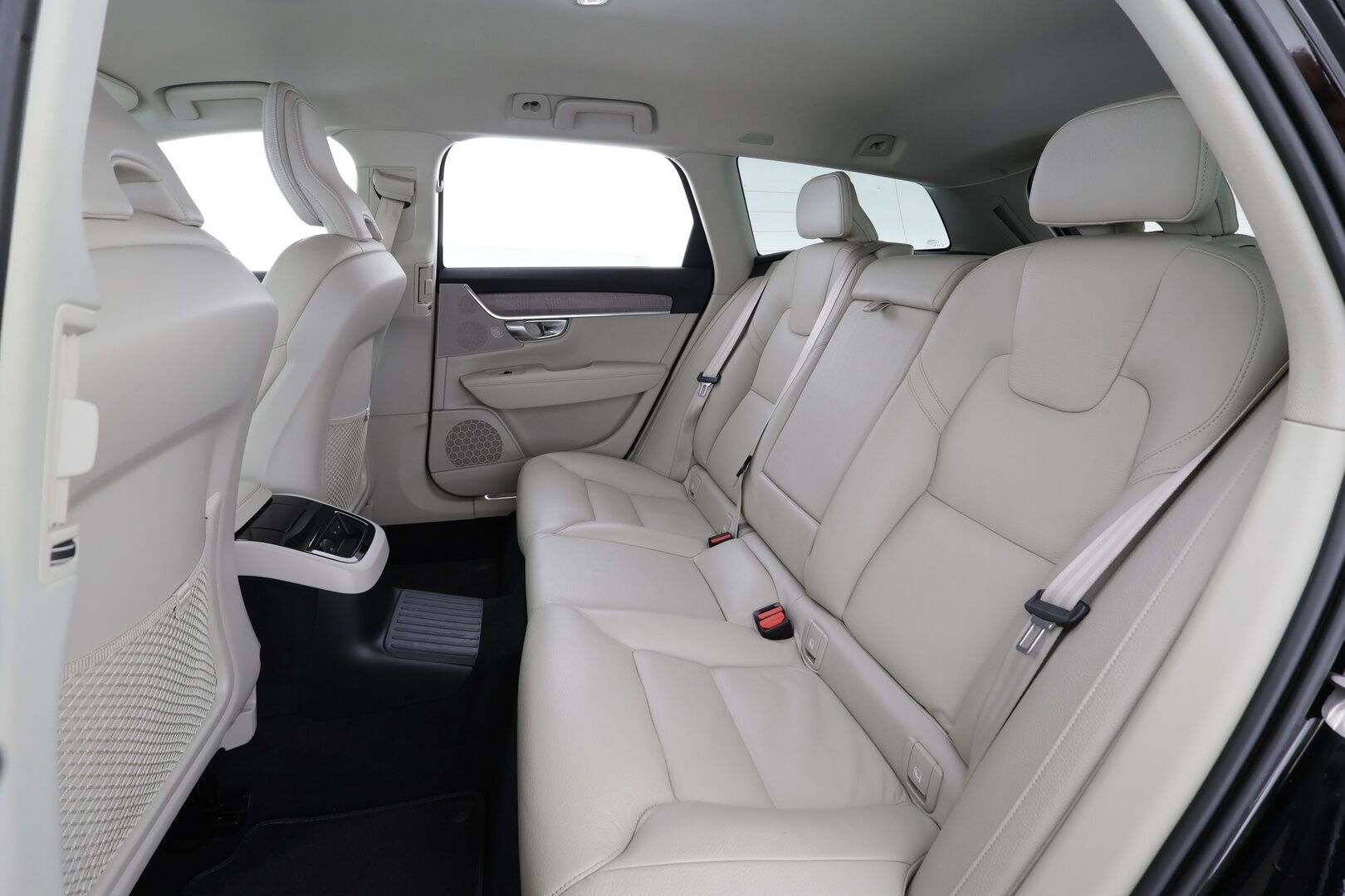 Volvo V90 2023 T6 AWD Long Range Plus Bright aut * ACC / Koukku / Full-LED / P.Kamera / Sportnahat Muistilla / Navi / Kaistavahti * - 1-om Suomi-auto / Akku kuntotarkastettu / Kahdet renkaat aluvanteilla / Merkkihuollot