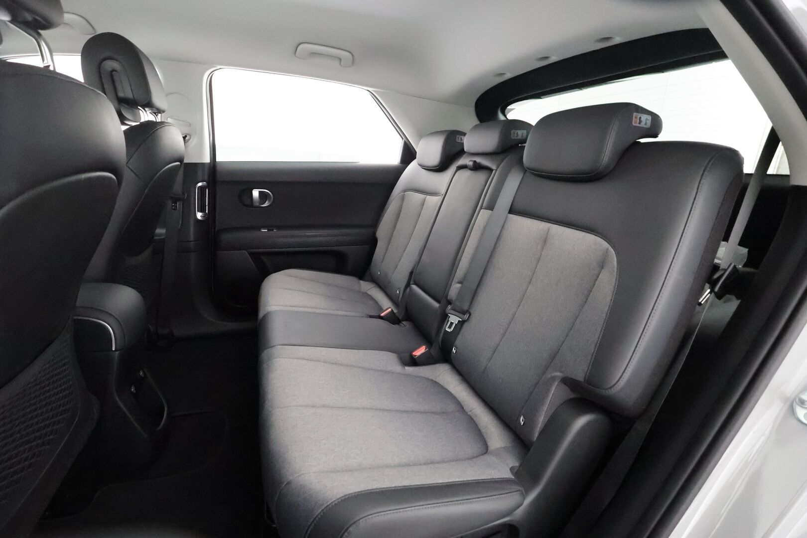 Hyundai IONIQ 5 2022 73 kWh 305 hv AWD Style - | ACC | ILP | Koukku | Puolinahat | Sähköpenkki | P.kamera | V2L | Sähk. takaluukku | HDA | BSM | Lämm. ratti | 1-om suomiauto | Merkkihuollot |