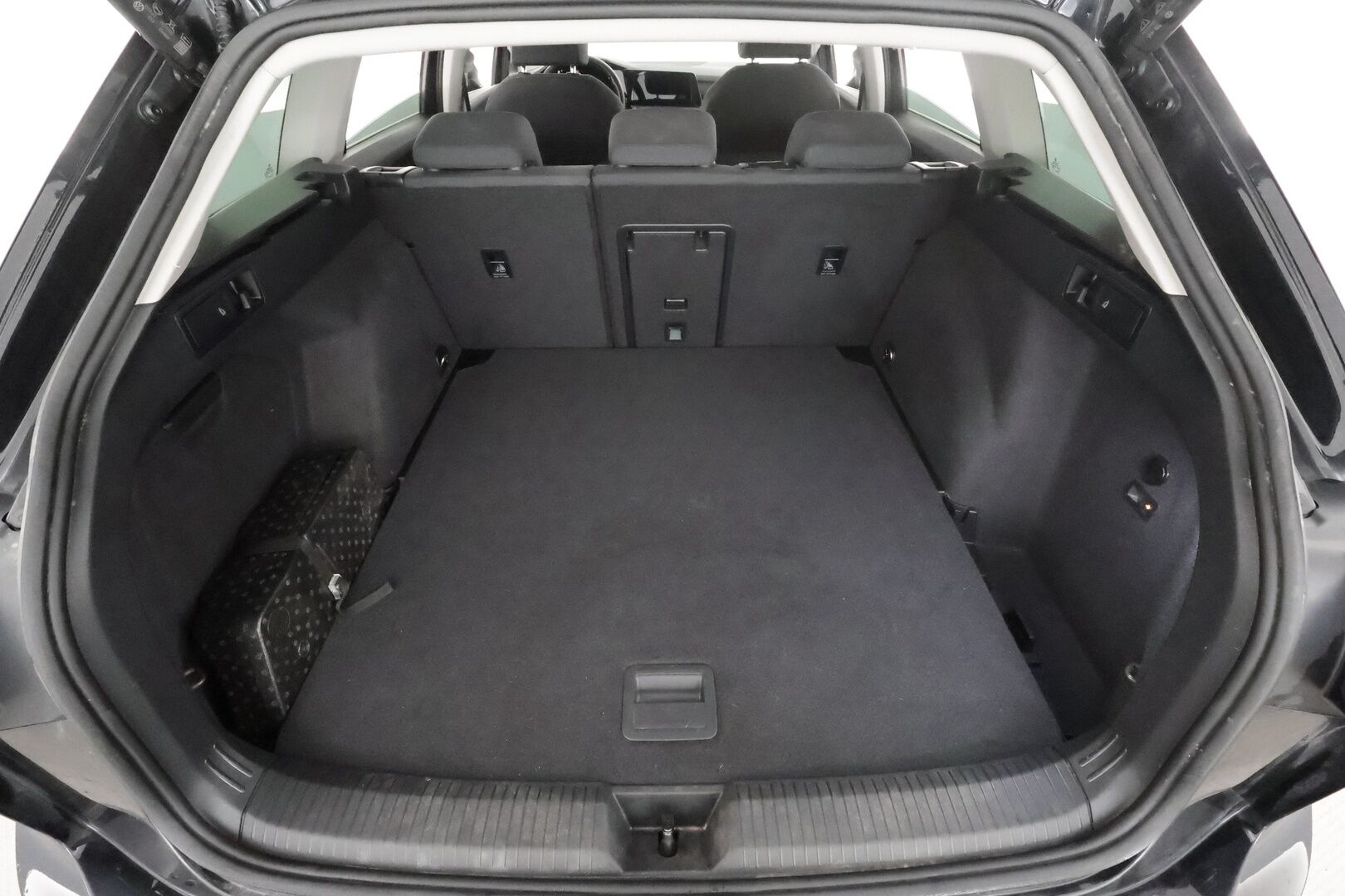 Volkswagen Golf 2023 Variant Style Business 2,0 TSI 140 kW 4MOTION DSG * ACC / Matrix-LED / Webasto / Koukku / P.Kamera / Keyless * - Suomi-auto / Kahdet renkaat