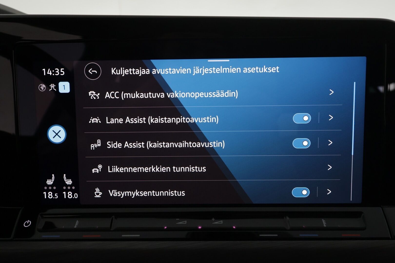 Volkswagen Golf 2023 Variant Style Business 2,0 TSI 140 kW 4MOTION DSG * ACC / Matrix-LED / Webasto / Koukku / P.Kamera / Keyless * - Suomi-auto / Kahdet renkaat