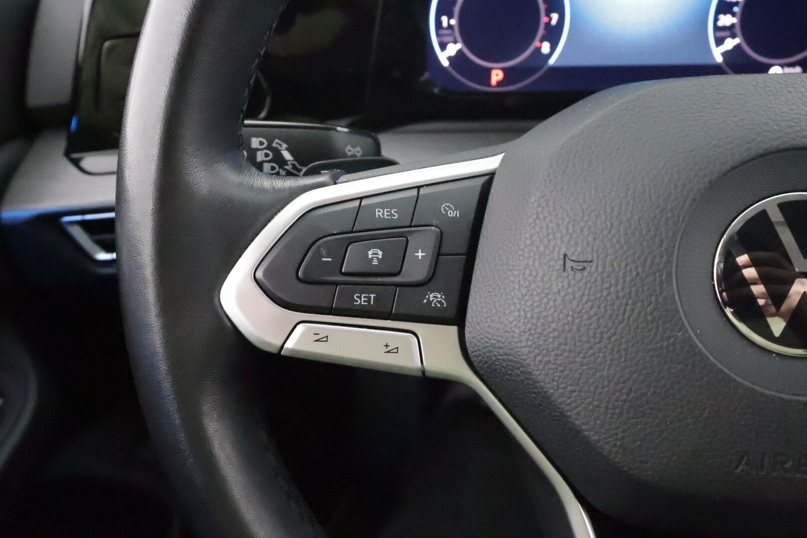 Volkswagen Golf 2023 Variant Style Business 2,0 TSI 140 kW 4MOTION DSG * ACC / Matrix-LED / Webasto / Koukku / P.Kamera / Keyless * - Suomi-auto / Kahdet renkaat