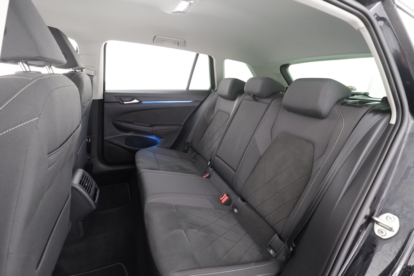 Volkswagen Golf 2023 Variant Style Business 2,0 TSI 140 kW 4MOTION DSG * ACC / Matrix-LED / Webasto / Koukku / P.Kamera / Keyless * - Suomi-auto / Kahdet renkaat