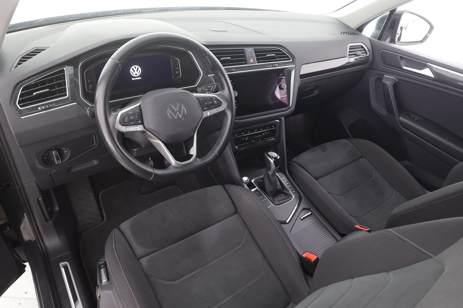 Volkswagen Tiguan 2022 Style Business 1,5 TSI 110 kW DSG-automaatti - | Webasto | ACC | Matrix-LED | P.kamera | Hierovat Sporttipenkit | Kaistavahti | Keyless | Ratinlämmitys | Ambient-valot | 1-om Suomi-auto | Kahdet renkaat | ALV |