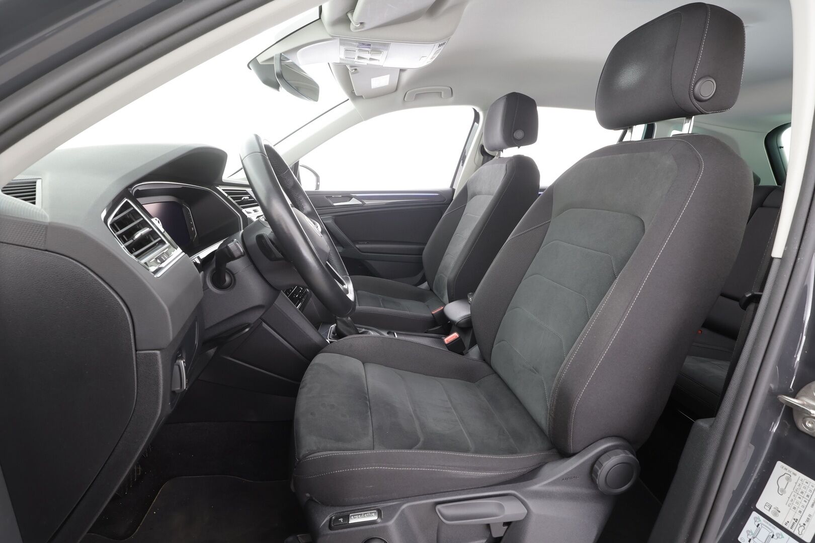Volkswagen Tiguan 2022 Style Business 1,5 TSI 110 kW DSG-automaatti - | Webasto | ACC | Matrix-LED | P.kamera | Hierovat Sporttipenkit | Kaistavahti | Keyless | Ratinlämmitys | Ambient-valot | 1-om Suomi-auto | Kahdet renkaat | ALV |