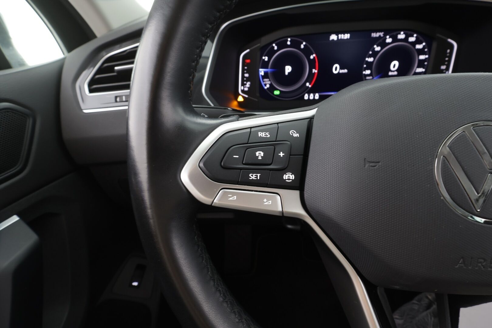 Volkswagen Tiguan 2022 Style Business 1,5 TSI 110 kW DSG-automaatti - | Webasto | ACC | Matrix-LED | P.kamera | Hierovat Sporttipenkit | Kaistavahti | Keyless | Ratinlämmitys | Ambient-valot | 1-om Suomi-auto | Kahdet renkaat | ALV |