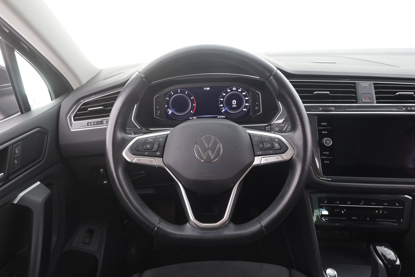 Volkswagen Tiguan 2022 Style Business 1,5 TSI 110 kW DSG-automaatti - | Webasto | ACC | Matrix-LED | P.kamera | Hierovat Sporttipenkit | Kaistavahti | Keyless | Ratinlämmitys | Ambient-valot | 1-om Suomi-auto | Kahdet renkaat | ALV |