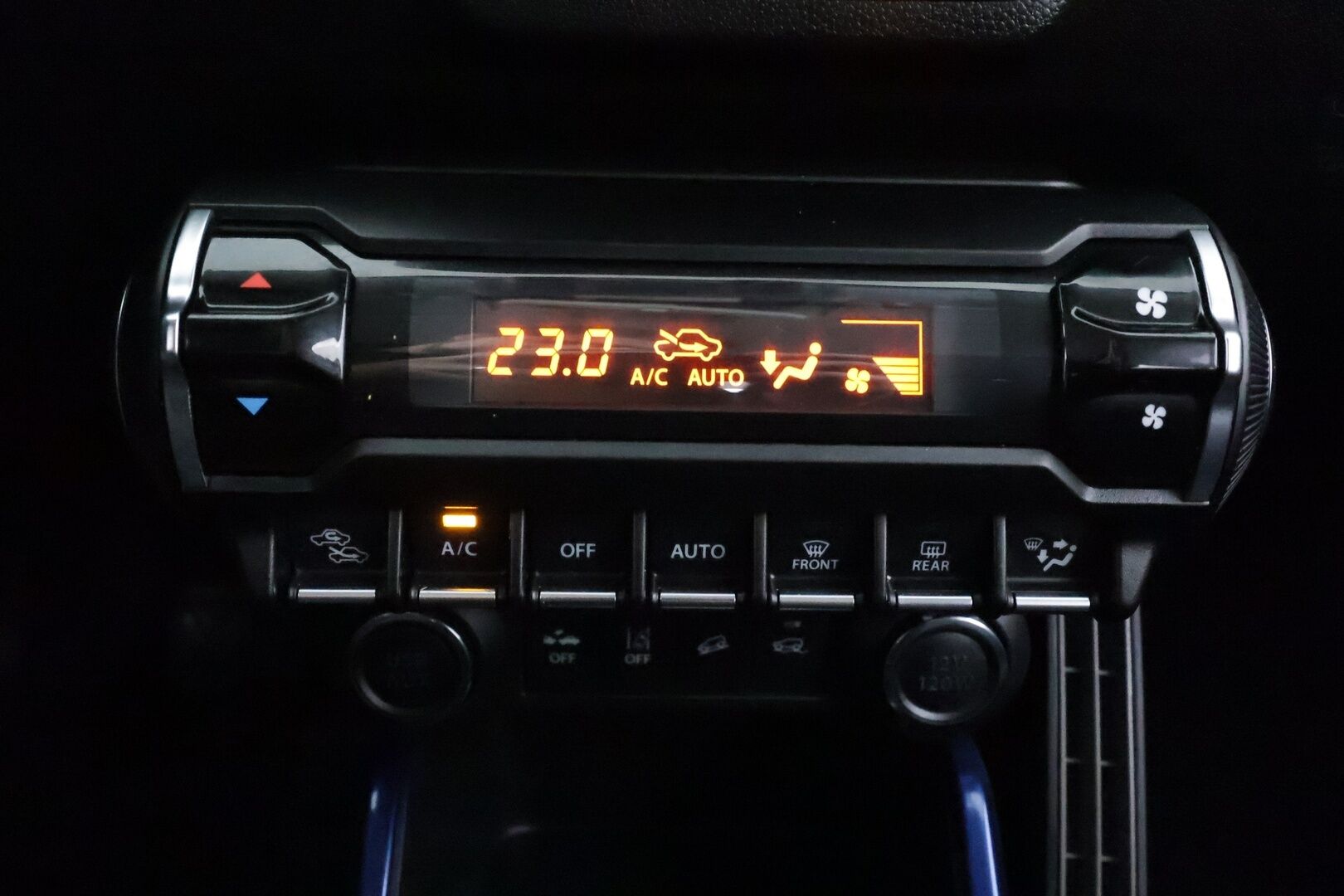 Suzuki Ignis 2022 1,2 DUALJET 4WD GLX 5MT HYBRID * Xenon / Vakkari / P.kamera / Sisätilanlämmitin / Kaistavahti / Navi / Keyless * - Suomi-auto / Kahdet renkaat 