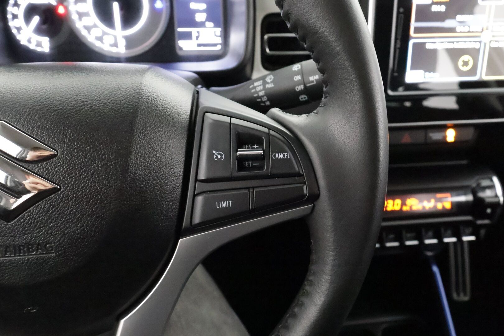 Suzuki Ignis 2022 1,2 DUALJET 4WD GLX 5MT HYBRID * Xenon / Vakkari / P.kamera / Sisätilanlämmitin / Kaistavahti / Navi / Keyless * - Suomi-auto / Kahdet renkaat - Osta nyt, maksa vasta ensi vuonna