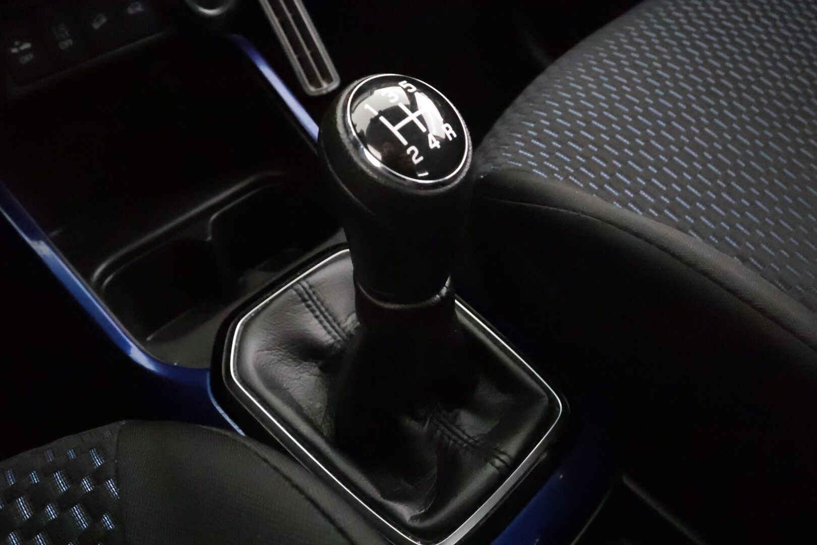 Suzuki Ignis 2022 1,2 DUALJET 4WD GLX 5MT HYBRID * Xenon / Vakkari / P.kamera / Sisätilanlämmitin / Kaistavahti / Navi / Keyless * - Suomi-auto / Kahdet renkaat - Osta nyt, maksa vasta ensi vuonna