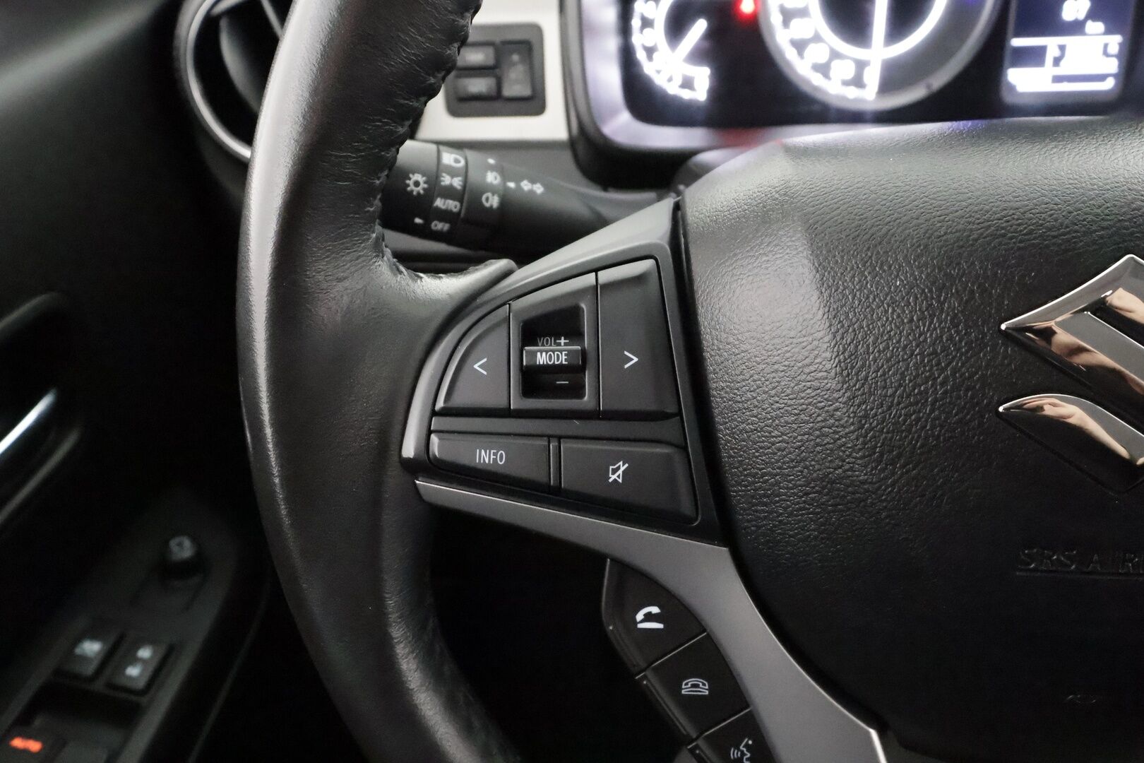 Suzuki Ignis 2022 1,2 DUALJET 4WD GLX 5MT HYBRID * Xenon / Vakkari / P.kamera / Sisätilanlämmitin / Kaistavahti / Navi / Keyless * - Suomi-auto / Kahdet renkaat - Osta nyt, maksa vasta ensi vuonna