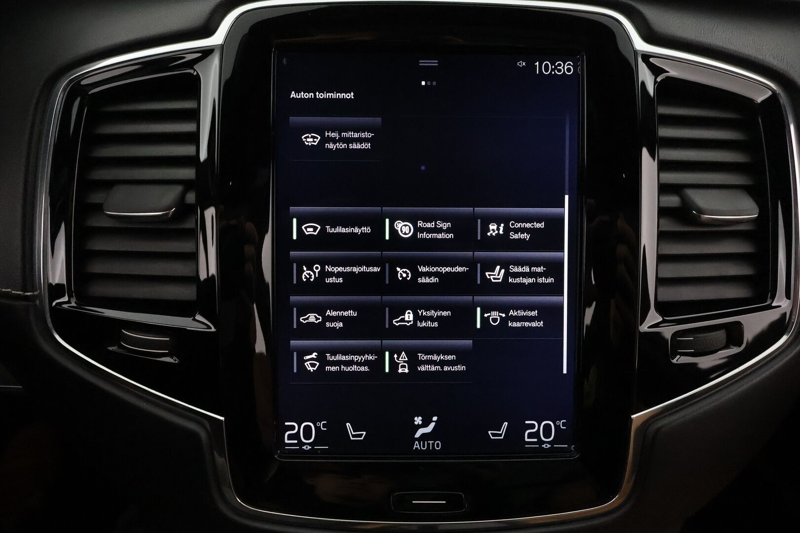 Volvo XC90 2016 T8 Twin Engine AWD Inscription aut **Panorama / HUD / Adapt.Vakkari / Full-LED / Ilmastoidut Sporttinahat Muistilla** - 3,99 % KORKOTARJOUS TÄHÄN AUTOON - Akku kuntotarkastettu / P.Kamera / Webasto / Istuimet-7 / Navi / Kaistavahti / 4-Alueinen AC / Digimittaristo / 2x Renkaat 