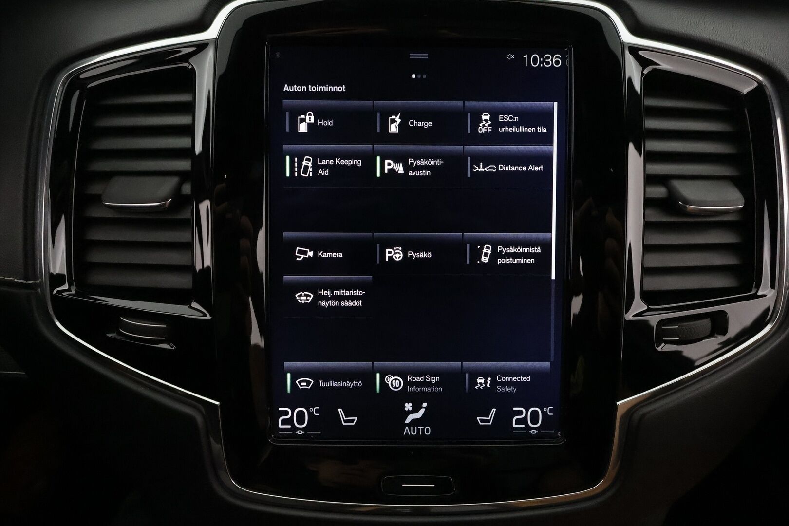 Volvo XC90 2016 T8 Twin Engine AWD Inscription aut **Panorama / HUD / Adapt.Vakkari / Full-LED / Ilmastoidut Sporttinahat Muistilla** - 3,99 % KORKOTARJOUS TÄHÄN AUTOON - Akku kuntotarkastettu / P.Kamera / Webasto / Istuimet-7 / Navi / Kaistavahti / 4-Alueinen AC / Digimittaristo / 2x Renkaat 