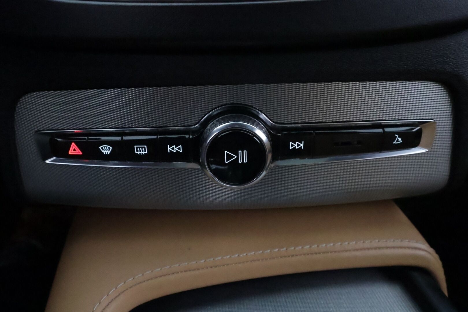 Volvo XC90 2016 T8 Twin Engine AWD Inscription aut **Panorama / HUD / Adapt.Vakkari / Full-LED / Ilmastoidut Sporttinahat Muistilla** - 3,99 % KORKOTARJOUS TÄHÄN AUTOON - Akku kuntotarkastettu / P.Kamera / Webasto / Istuimet-7 / Navi / Kaistavahti / 4-Alueinen AC / Digimittaristo / 2x Renkaat 