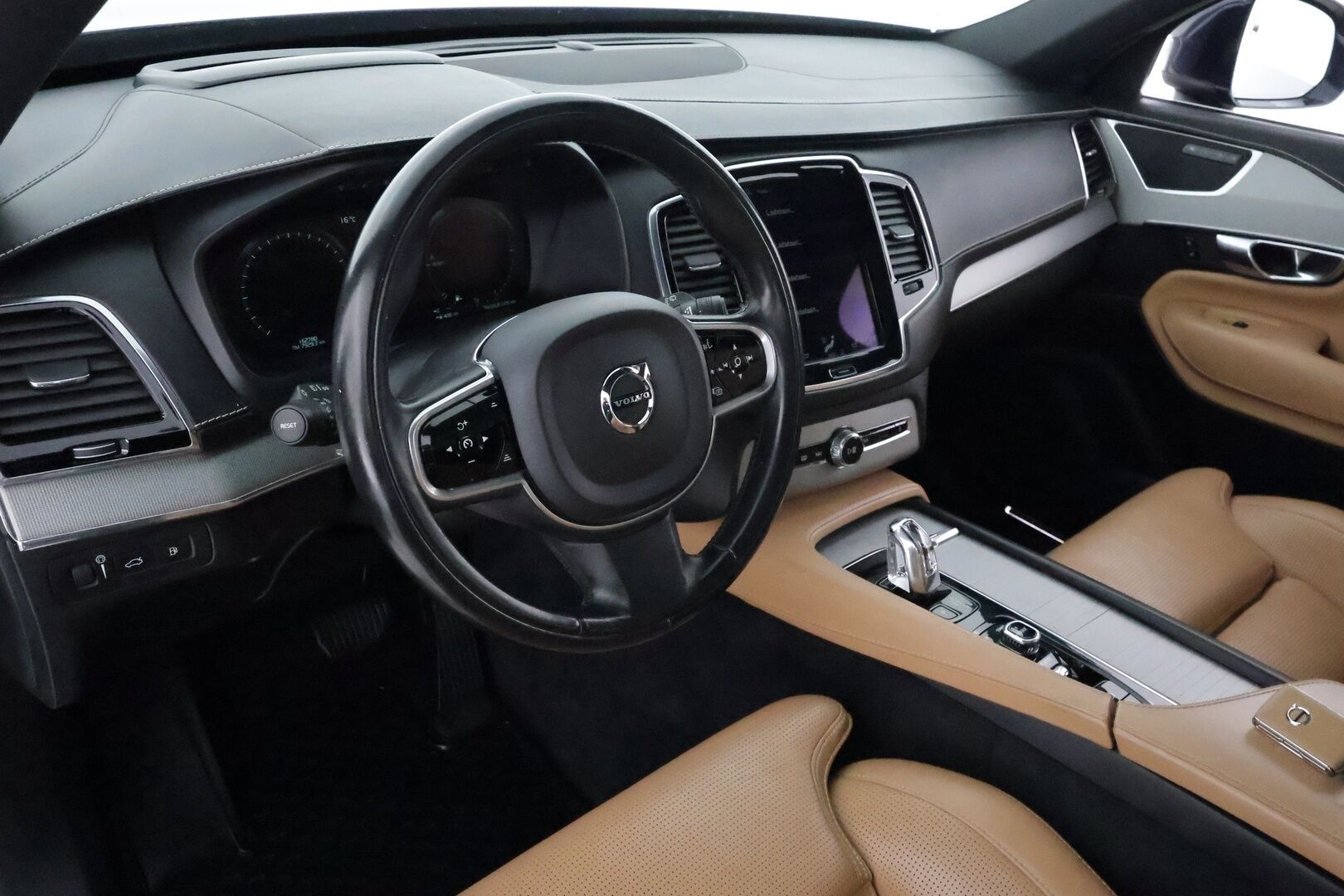 Volvo XC90 2016 T8 Twin Engine AWD Inscription aut **Panorama / HUD / Adapt.Vakkari / Full-LED / Ilmastoidut Sporttinahat Muistilla** - 3,99 % KORKOTARJOUS TÄHÄN AUTOON - Akku kuntotarkastettu / P.Kamera / Webasto / Istuimet-7 / Navi / Kaistavahti / 4-Alueinen AC / Digimittaristo / 2x Renkaat 