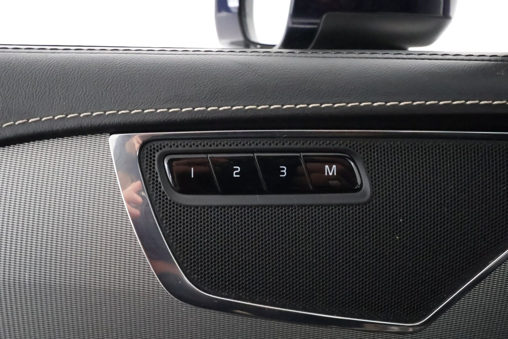 Volvo XC90 2016 T8 Twin Engine AWD Inscription aut **Panorama / HUD / Adapt.Vakkari / Full-LED / Ilmastoidut Sporttinahat Muistilla** - 3,99 % KORKOTARJOUS TÄHÄN AUTOON - Akku kuntotarkastettu / P.Kamera / Webasto / Istuimet-7 / Navi / Kaistavahti / 4-Alueinen AC / Digimittaristo / 2x Renkaat 
