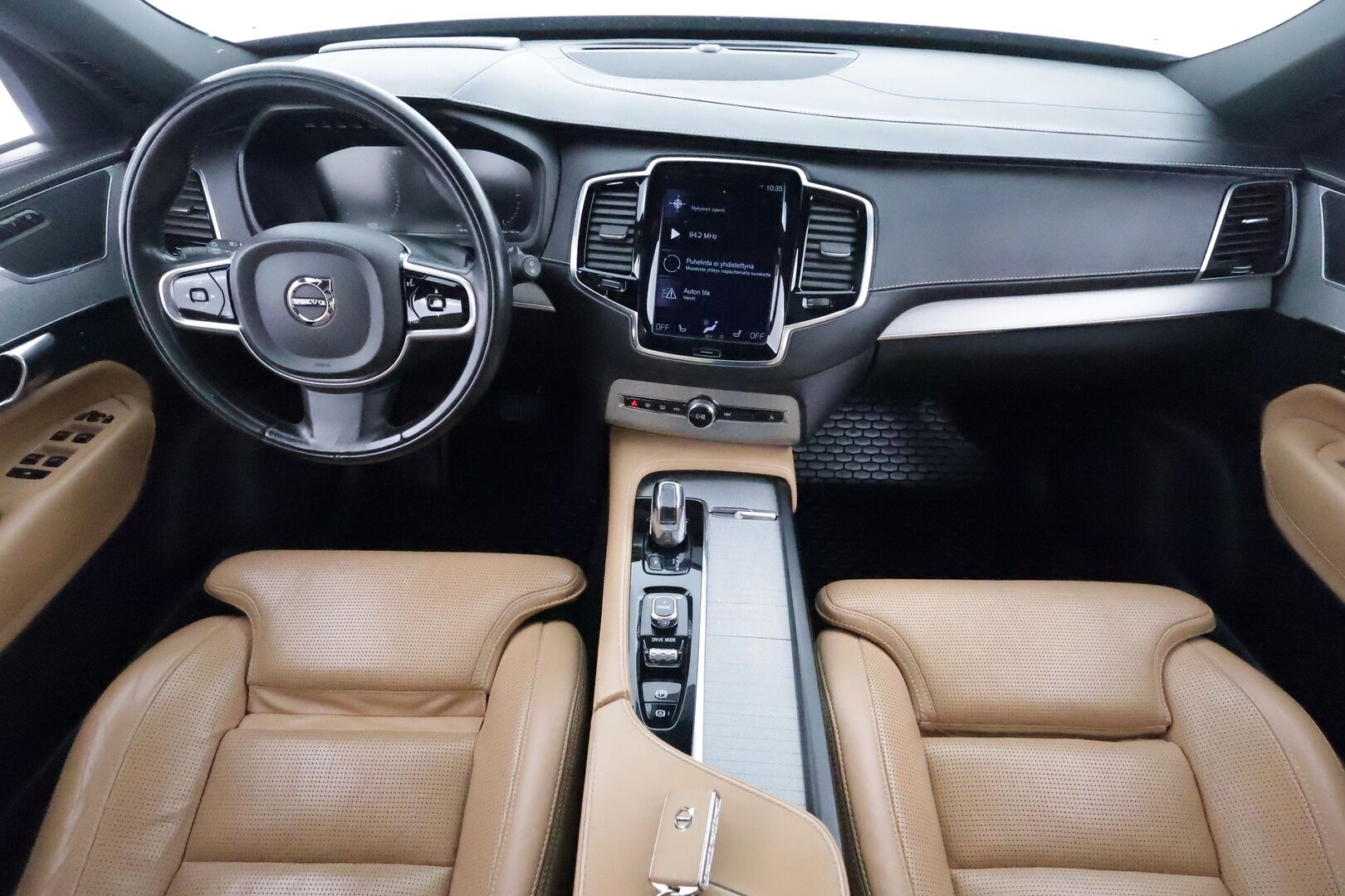Volvo XC90 2016 T8 Twin Engine AWD Inscription aut **Panorama / HUD / Adapt.Vakkari / Full-LED / Ilmastoidut Sporttinahat Muistilla** - 3,99 % KORKOTARJOUS TÄHÄN AUTOON - Akku kuntotarkastettu / P.Kamera / Webasto / Istuimet-7 / Navi / Kaistavahti / 4-Alueinen AC / Digimittaristo / 2x Renkaat 