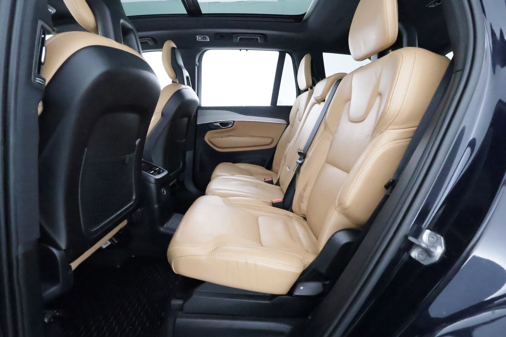 Volvo XC90 2016 T8 Twin Engine AWD Inscription aut **Panorama / HUD / Adapt.Vakkari / Full-LED / Ilmastoidut Sporttinahat Muistilla** - 3,99 % KORKOTARJOUS TÄHÄN AUTOON - Akku kuntotarkastettu / P.Kamera / Webasto / Istuimet-7 / Navi / Kaistavahti / 4-Alueinen AC / Digimittaristo / 2x Renkaat 