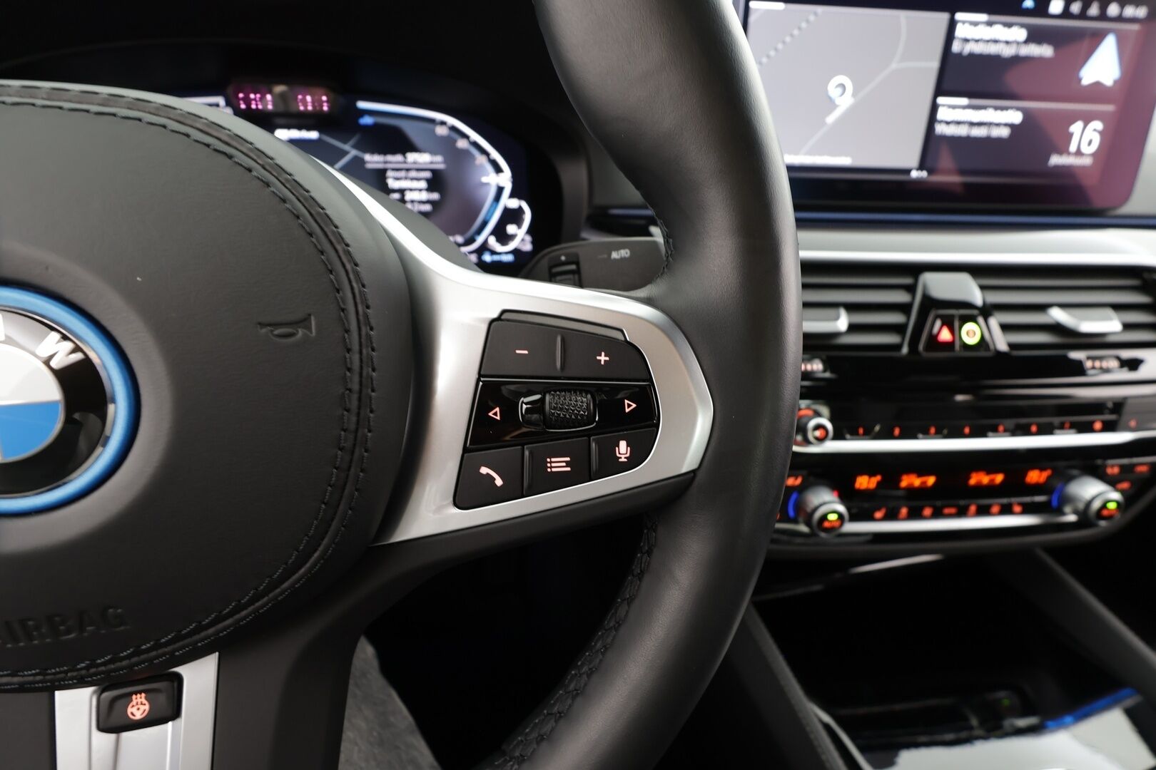 BMW 530 2023 G30 Sedan 530e A Charged Edition M Sport * ACC / P.kamera / LED / Navi / Sporttinahat / H&K / Digimittaristo * - 1.Om Suomi-auto / Kahdet renkaat aluvanteilla / Merkkihuollettu - HULLUT JOULUT KORKOTARJOUS 2,49% 