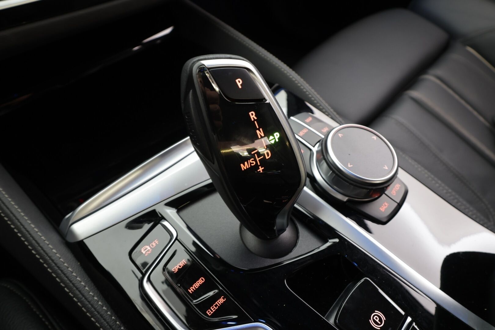 BMW 530 2023 G30 Sedan 530e A Charged Edition M Sport * ACC / Kamera / LED / Navi / Sporttinahat / H&K / Digimittaristo * - 1.Om Suomi-auto / SoH 95.2% / Kahdet renkaat aluvanteilla / Merkkihuollettu