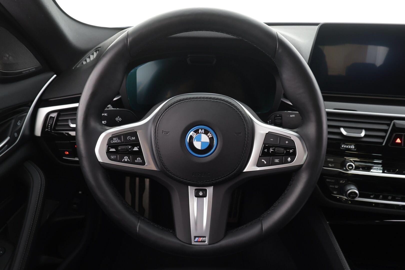 BMW 530 2023 G30 Sedan 530e A Charged Edition M Sport * ACC / Kamera / LED / Navi / Sporttinahat / H&K / Digimittaristo * - 1.Om Suomi-auto / SoH 95.2% / Kahdet renkaat aluvanteilla / Merkkihuollettu