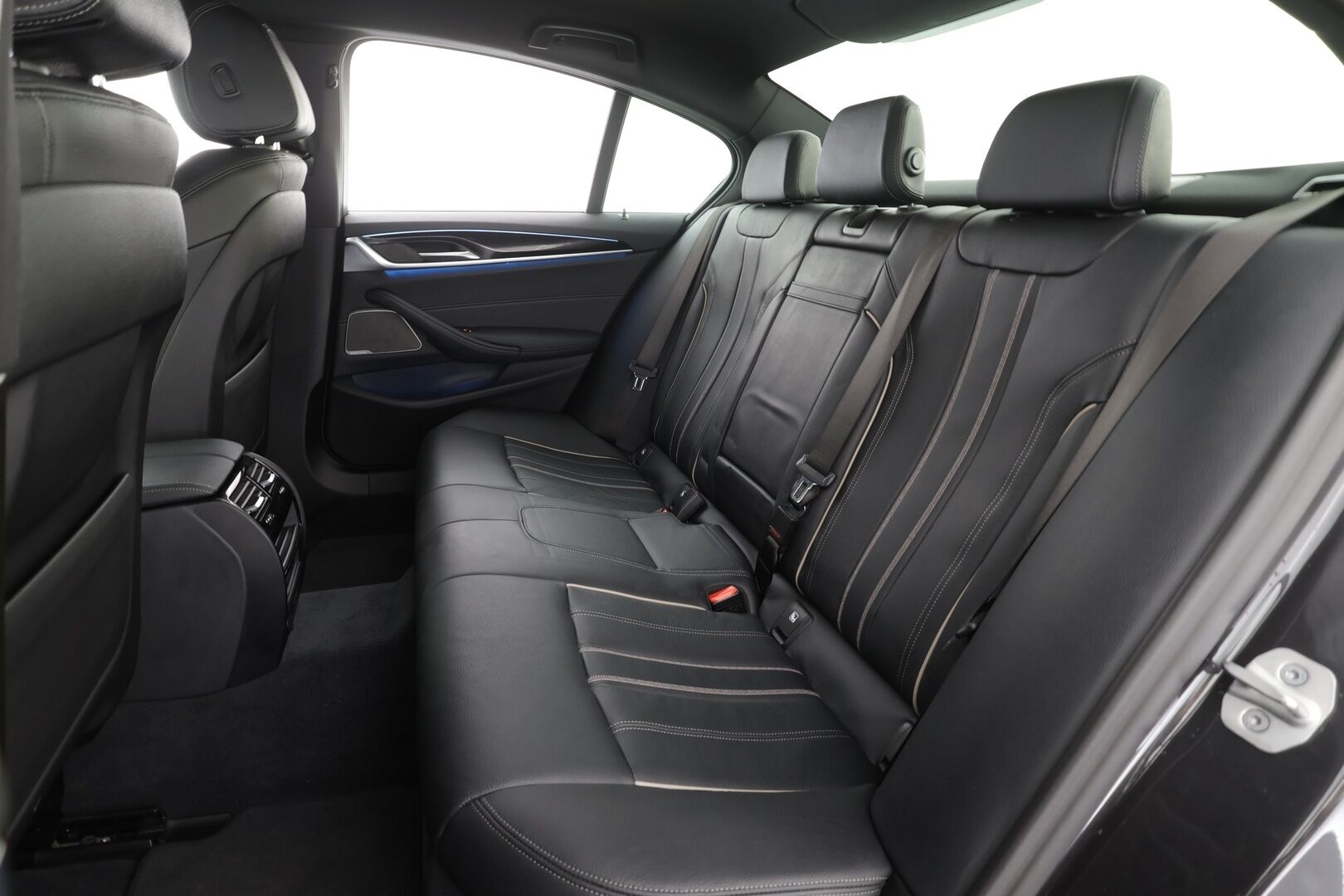 BMW 530 2023 G30 Sedan 530e A Charged Edition M Sport * ACC / Kamera / LED / Navi / Sporttinahat / H&K / Digimittaristo * - 1.Om Suomi-auto / SoH 95.2% / Kahdet renkaat aluvanteilla / Merkkihuollettu