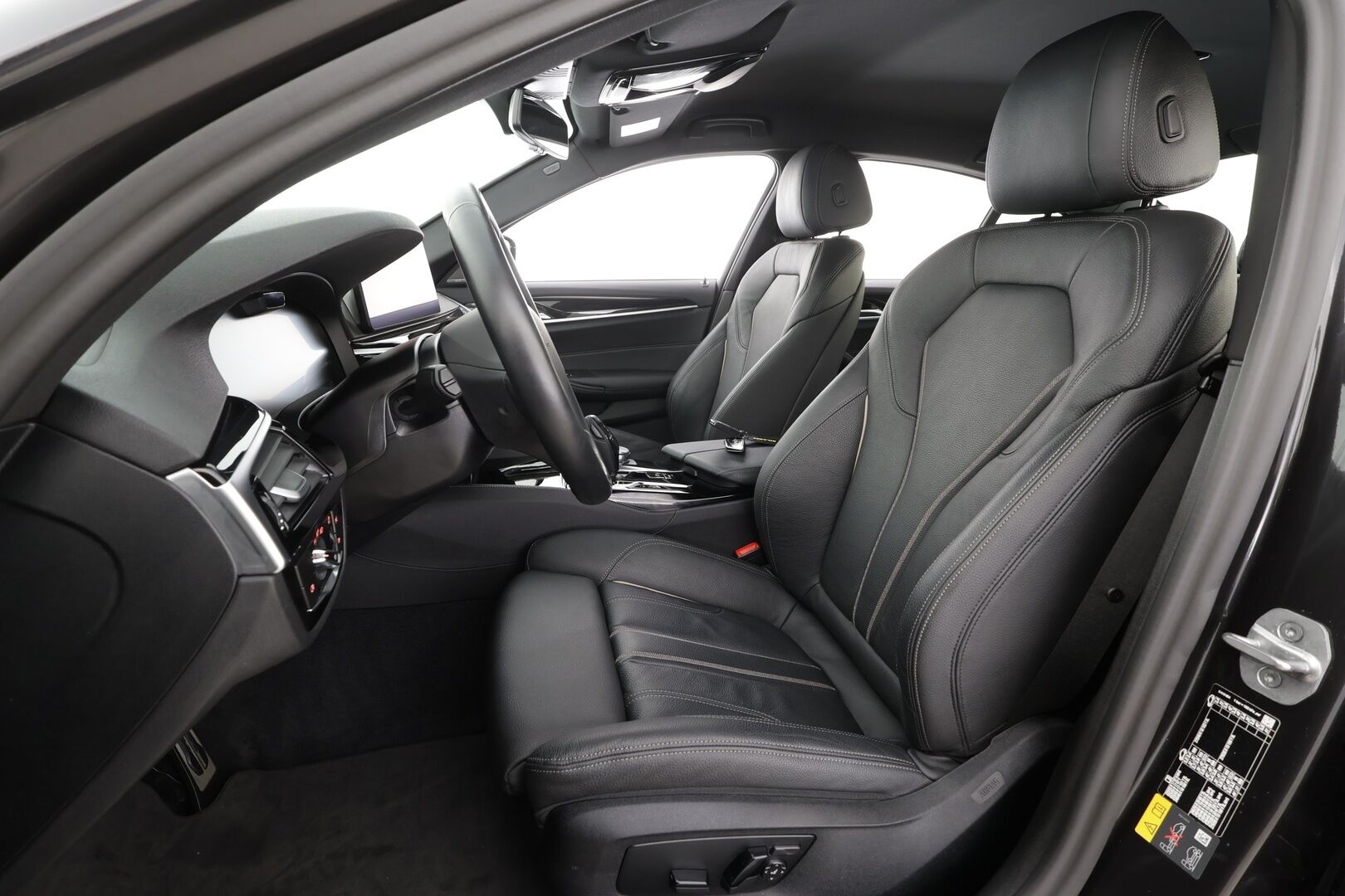 BMW 530 2023 G30 Sedan 530e A Charged Edition M Sport * ACC / Kamera / LED / Navi / Sporttinahat / H&K / Digimittaristo * - 1.Om Suomi-auto / SoH 95.2% / Kahdet renkaat aluvanteilla / Merkkihuollettu