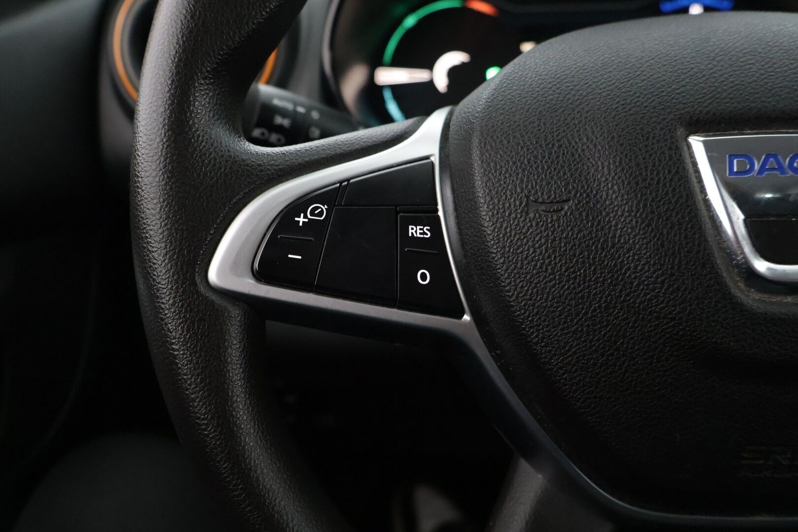 Dacia SPRING 2022 SPRING - P-Kamera / Tutkat / Nahkapenkit / Vakkari