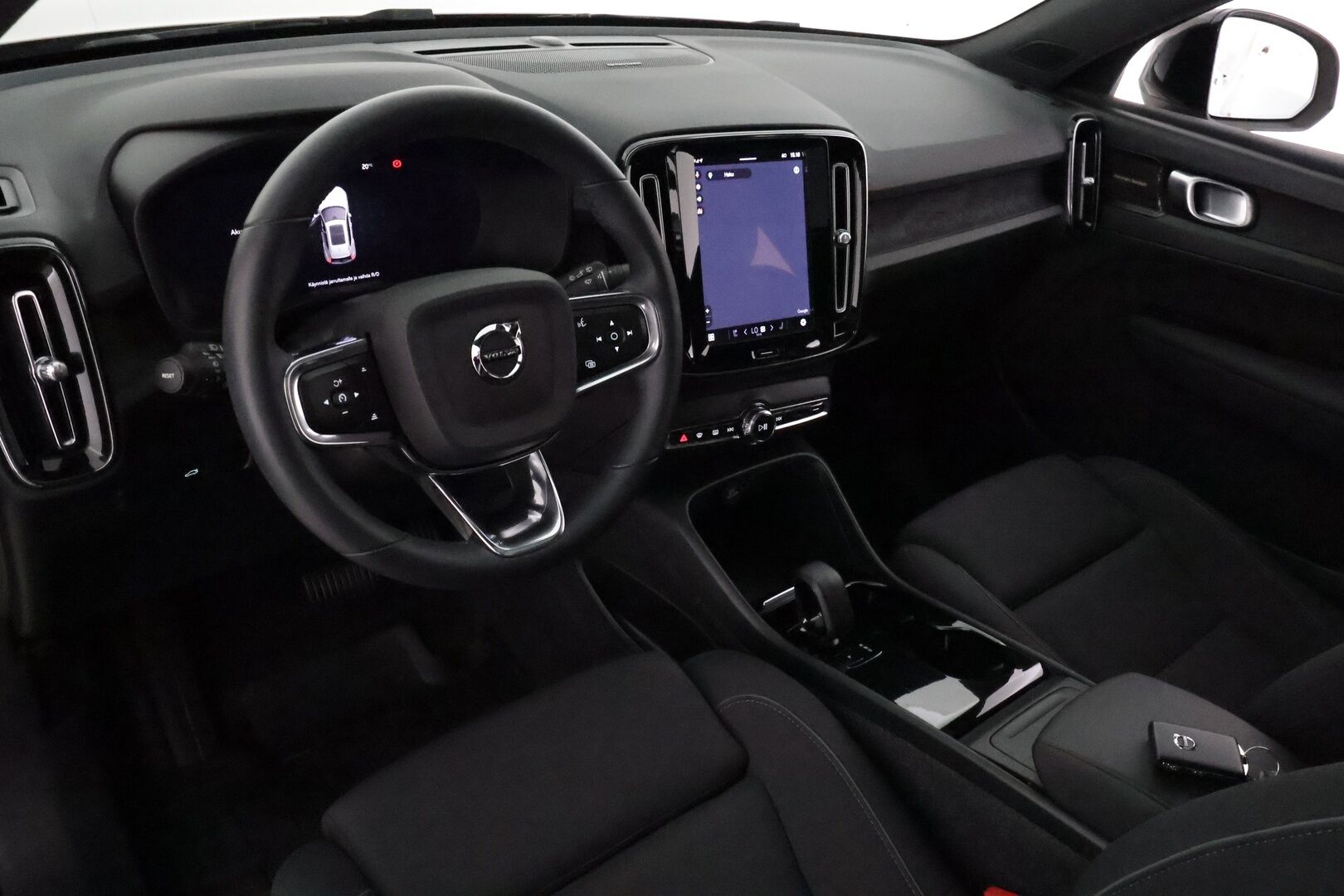 Volvo XC40 2023 Recharge Twin Ultimate aut *Koukku / ACC / 360° / H&K / Panorama / BLIS / ILP / LED / Navi / Muistipenkki * - 3,99 % KORKOTARJOUS TÄHÄN AUTOON 14.9. ASTI! - 1.Om Suomi-auto / SoH 95.7% / Kahdet renkaat aluvanteilla / Facelift / Juuri huollettu! / ALV