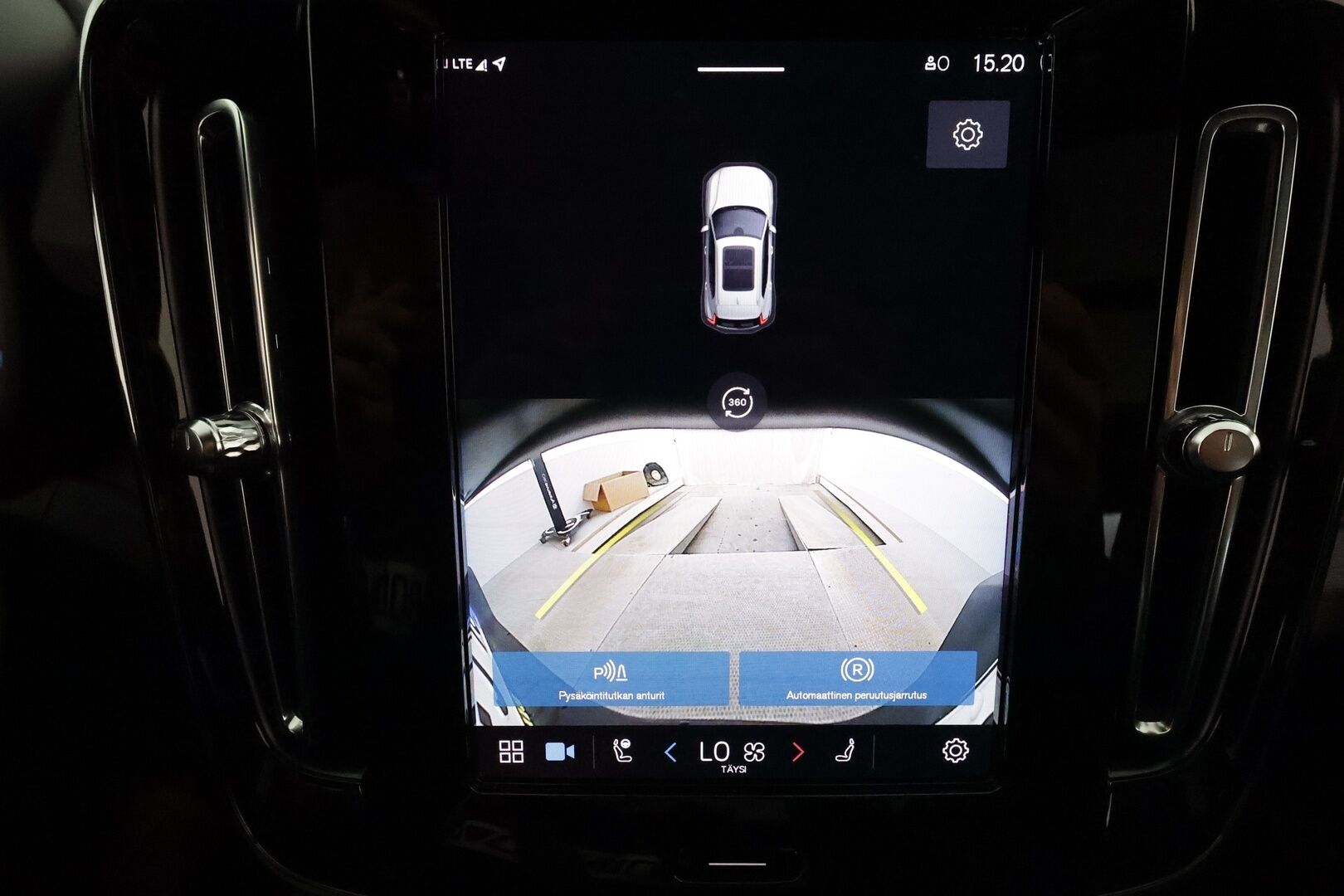Volvo XC40 2023 Recharge Twin Ultimate aut *Koukku / ACC / 360° / H&K / Panorama / BLIS / ILP / LED / Navi / Muistipenkki * - 3,99 % KORKOTARJOUS TÄHÄN AUTOON 14.9. ASTI! - 1.Om Suomi-auto / SoH 95.7% / Kahdet renkaat aluvanteilla / Facelift / Juuri huollettu! / ALV
