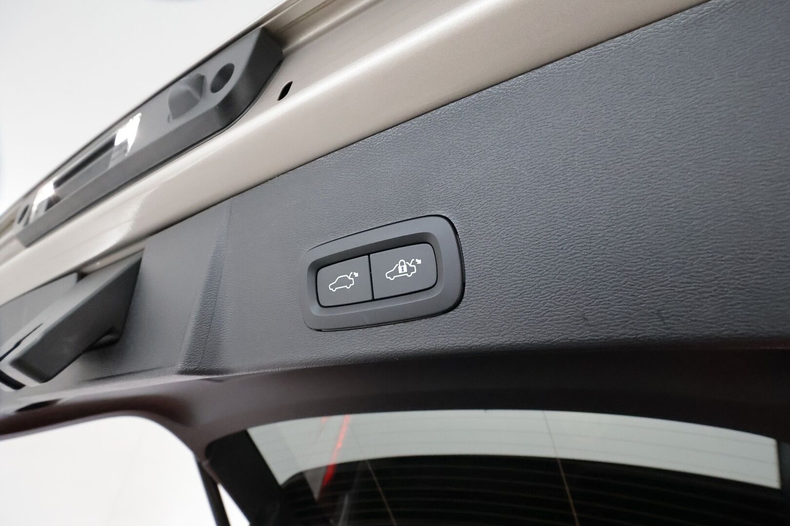 Volvo XC40 2023 Recharge Twin Ultimate aut *Koukku / ACC / 360° / H&K / Panorama / BLIS / ILP / LED / Navi / Muistipenkki * - 3,99 % KORKOTARJOUS TÄHÄN AUTOON 14.9. ASTI! - 1.Om Suomi-auto / SoH 95.7% / Kahdet renkaat aluvanteilla / Facelift / Juuri huollettu! / ALV