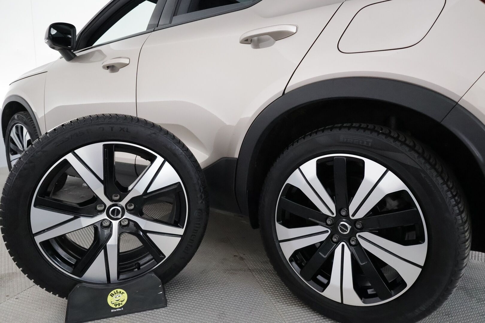 Volvo XC40 2023 Recharge Twin Ultimate aut *Koukku / ACC / 360° / H&K / Panorama / BLIS / ILP / LED / Navi / Muistipenkki * - 3,99 % KORKOTARJOUS TÄHÄN AUTOON 14.9. ASTI! - 1.Om Suomi-auto / SoH 95.7% / Kahdet renkaat aluvanteilla / Facelift / Juuri huollettu! / ALV