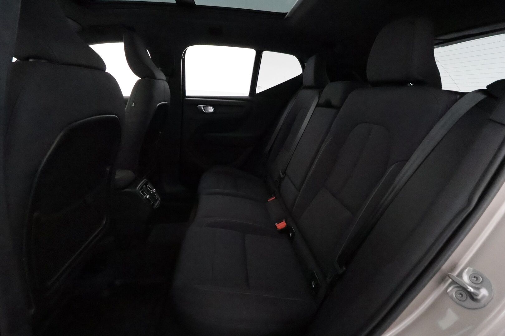 Volvo XC40 2023 Recharge Twin Ultimate aut *Koukku / ACC / 360° / H&K / Panorama / BLIS / ILP / LED / Navi / Muistipenkki * - 3,99 % KORKOTARJOUS TÄHÄN AUTOON 14.9. ASTI! - 1.Om Suomi-auto / SoH 95.7% / Kahdet renkaat aluvanteilla / Facelift / Juuri huollettu! / ALV