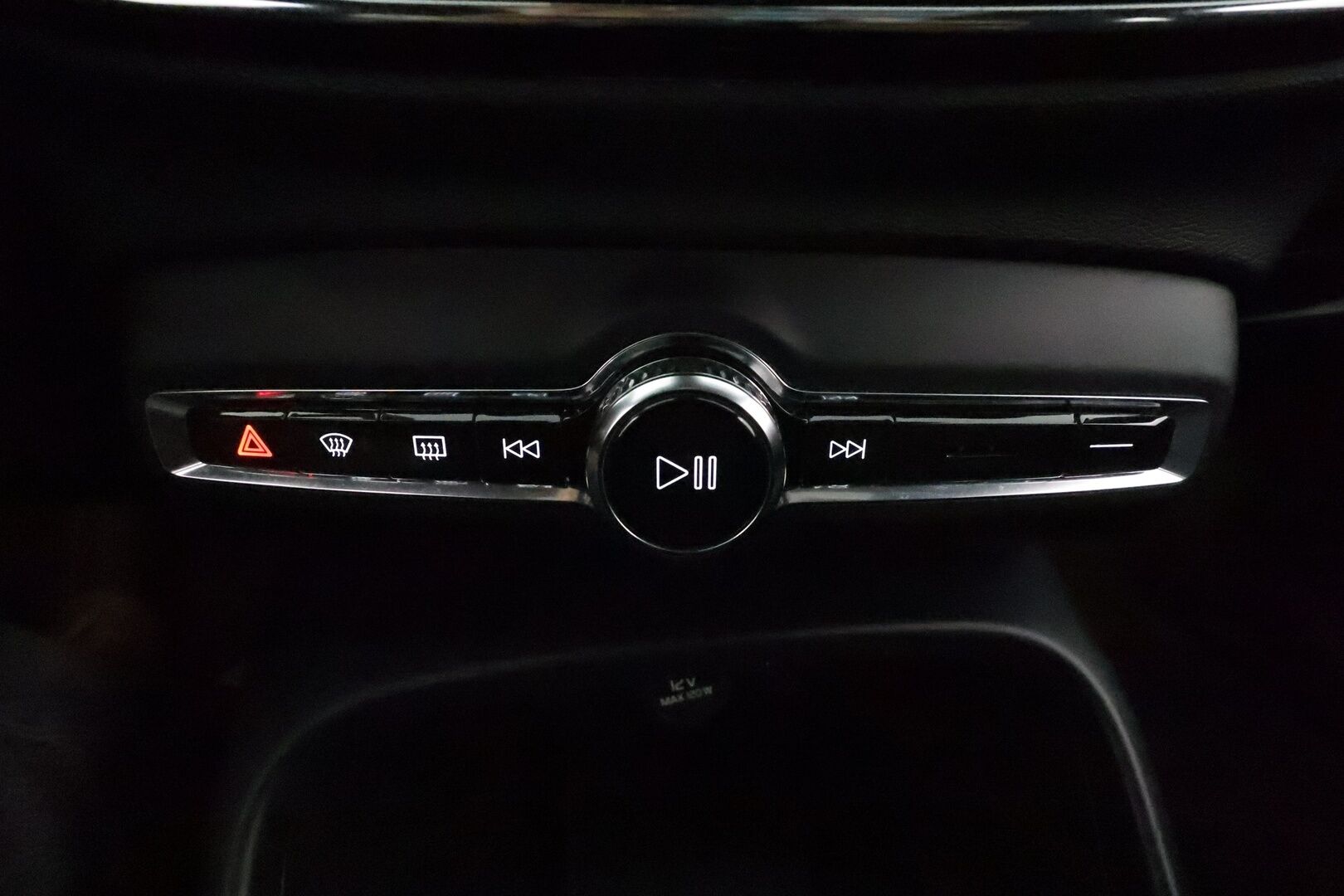Volvo XC40 2023 Recharge Twin Ultimate aut *Koukku / ACC / 360° / H&K / Panorama / BLIS / ILP / LED / Navi / Muistipenkki * - 3,99 % KORKOTARJOUS TÄHÄN AUTOON 14.9. ASTI! - 1.Om Suomi-auto / SoH 95.7% / Kahdet renkaat aluvanteilla / Facelift / Juuri huollettu! / ALV