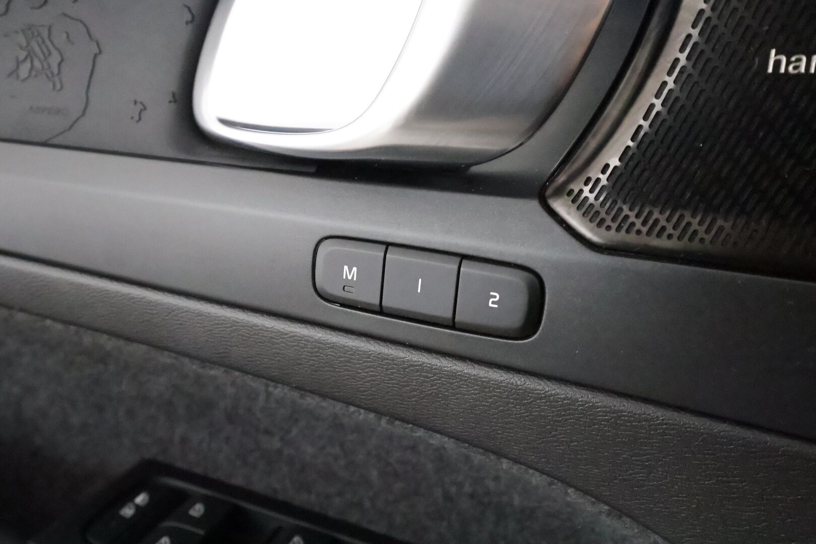 Volvo XC40 2023 Recharge Twin Ultimate aut *Koukku / ACC / 360° / H&K / Panorama / BLIS / ILP / LED / Navi / Muistipenkki * - 3,99 % KORKOTARJOUS TÄHÄN AUTOON 14.9. ASTI! - 1.Om Suomi-auto / SoH 95.7% / Kahdet renkaat aluvanteilla / Facelift / Juuri huollettu! / ALV