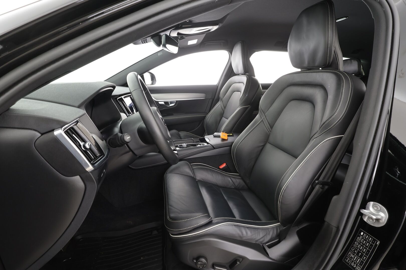 Volvo V90 2023 T6 AWD Long Range Plus Dark aut * ACC / P.kamera / Full LED / Muistipenkit / Sporttinahat / BLIS / Facelift / KeylessGo * - 1.Om Suomi-auto / Kahdet renkaat aluvanteilla / Merkkihuollettu