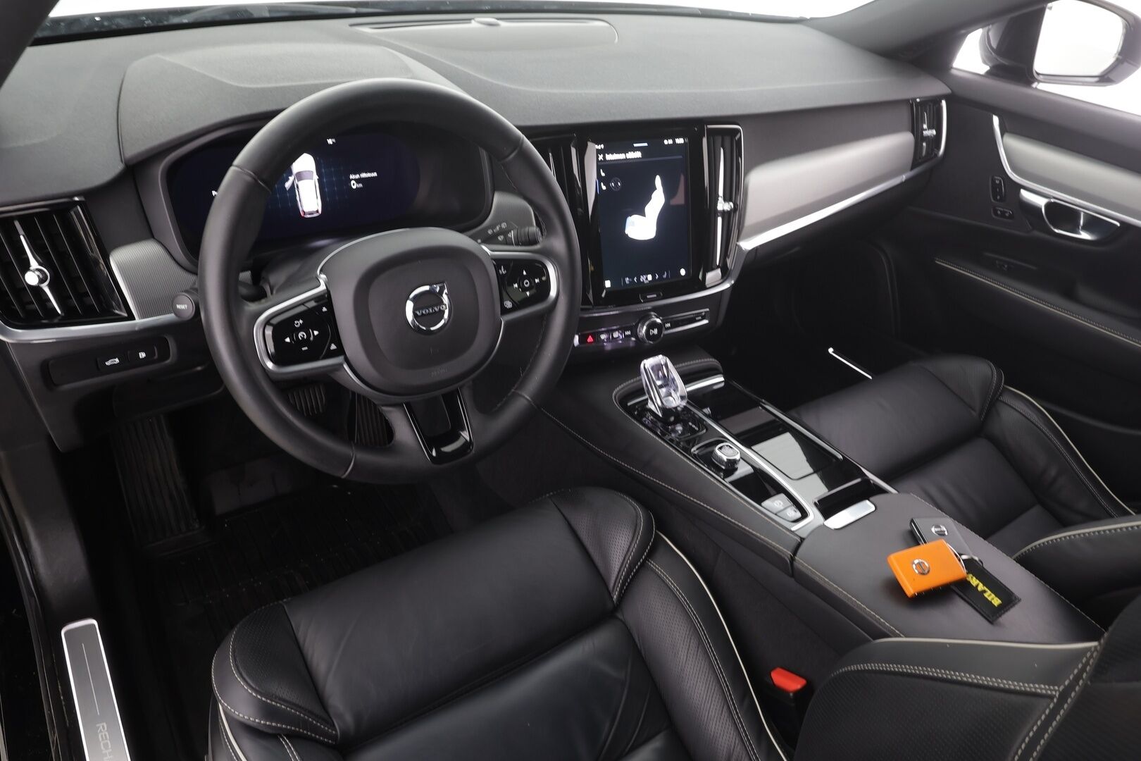 Volvo V90 2023 T6 AWD Long Range Plus Dark aut * ACC / P.kamera / Full LED / Muistipenkit / Sporttinahat / BLIS / Facelift / KeylessGo * - 1.Om Suomi-auto / Kahdet renkaat aluvanteilla / Merkkihuollettu