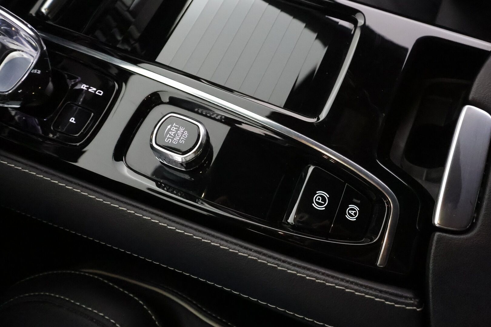 Volvo V90 2023 T6 AWD Long Range Plus Dark aut * ACC / P.kamera / Full LED / Muistipenkit / Sporttinahat / BLIS / Facelift / KeylessGo * - 1.Om Suomi-auto / Kahdet renkaat aluvanteilla / Merkkihuollettu