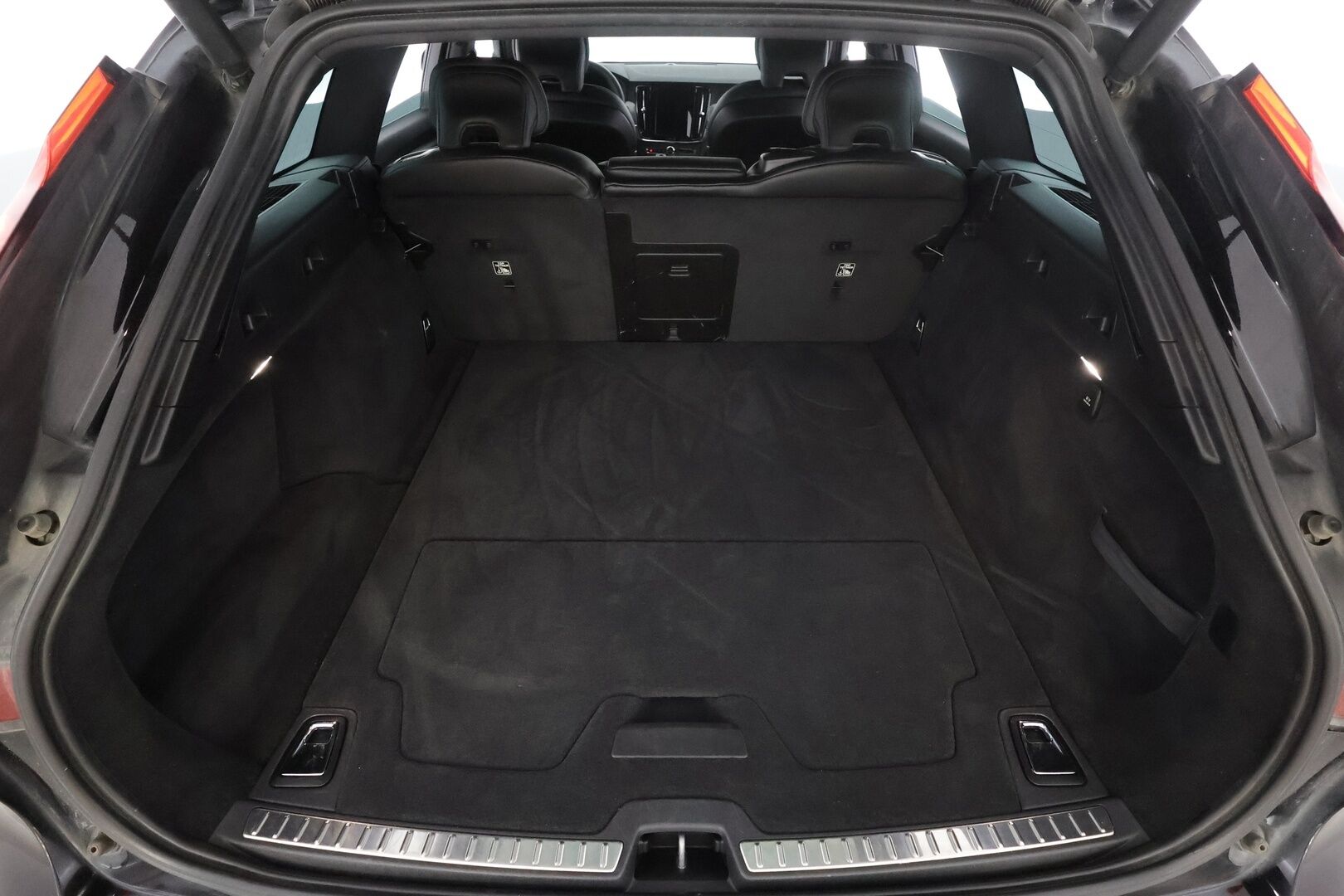 Volvo V90 2023 T6 AWD Long Range Plus Dark aut * ACC / P.kamera / Full LED / Muistipenkit / Sporttinahat / BLIS / Facelift / KeylessGo * - 1.Om Suomi-auto / Kahdet renkaat aluvanteilla / Merkkihuollettu