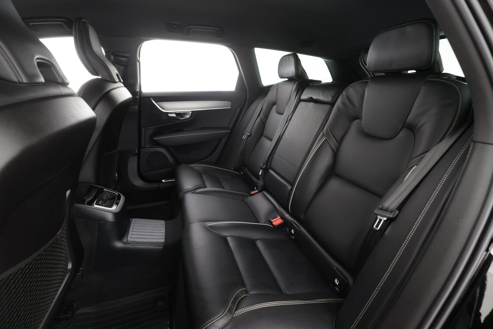 Volvo V90 2023 T6 AWD Long Range Plus Dark aut * ACC / P.kamera / Full LED / Muistipenkit / Sporttinahat / BLIS / Facelift / KeylessGo * - 1.Om Suomi-auto / Kahdet renkaat aluvanteilla / Merkkihuollettu