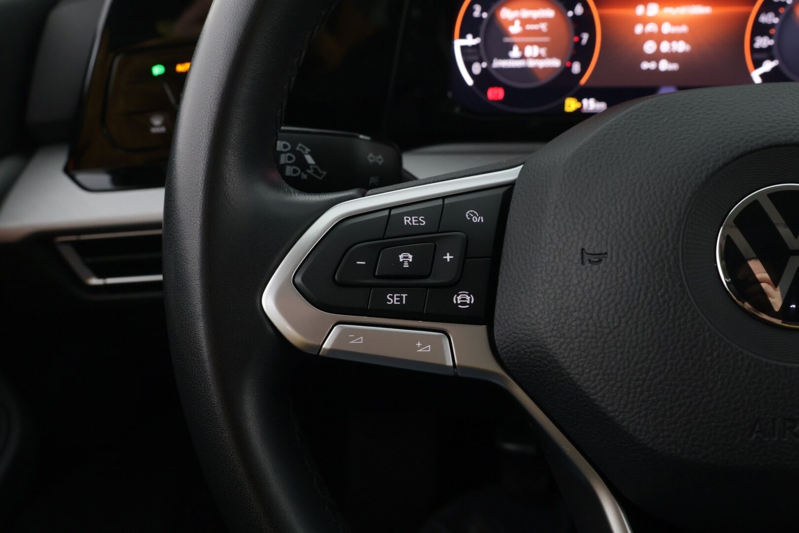 Volkswagen Golf 2022 Comfort 1,0 TSI 81 kW/ *ACC / Lohko+sisäpistoke / Apple Carplay!* - Vähän ajettu / Huippusiisti / Hyvin pidetty!