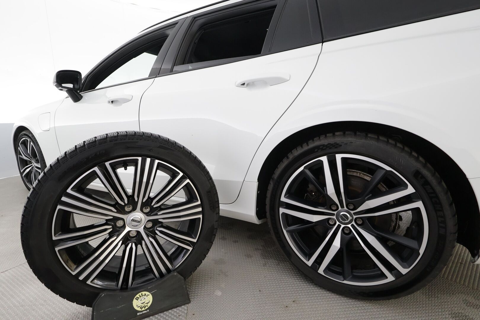Volvo V60 2021 T8 TwE AWD R-Design aut - | Webasto | ACC | H&K | Full-LED | 360 | Sporttipenkki Muistilla | Navi | Kaistavahti | Keyless | Katveavustin | Kahdet renkaat | 