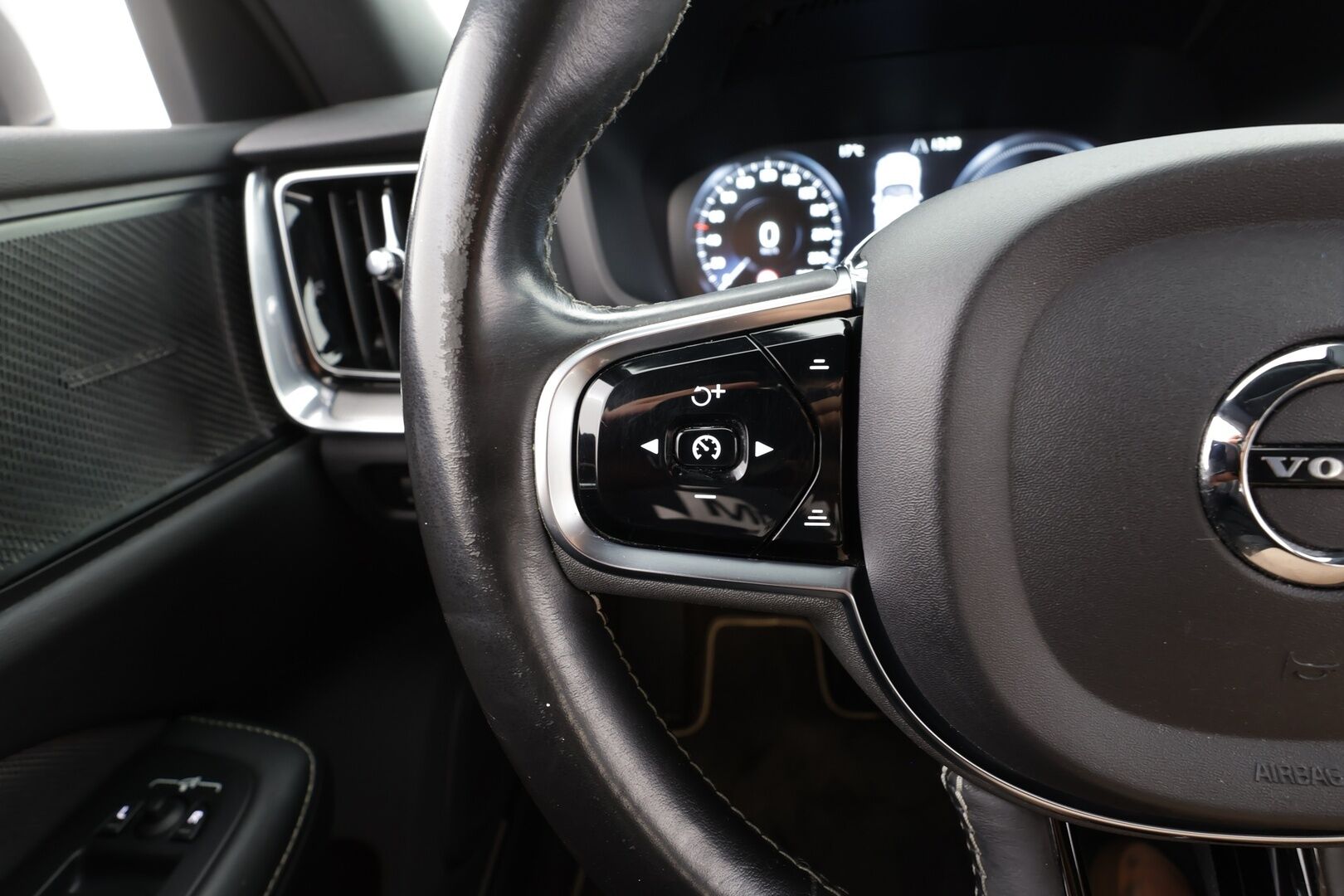 Volvo V60 2021 T8 TwE AWD R-Design aut - | Webasto | ACC | H&K | Full-LED | 360 | Sporttipenkki Muistilla | Navi | Kaistavahti | Keyless | Katveavustin | Kahdet renkaat | 
