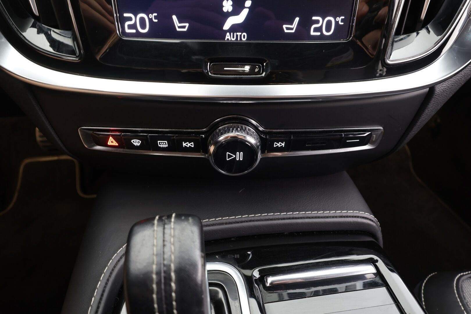 Volvo V60 2021 T8 TwE AWD R-Design aut - | Webasto | ACC | H&K | Full-LED | 360 | Sporttipenkki Muistilla | Navi | Kaistavahti | Keyless | Katveavustin | Kahdet renkaat | 